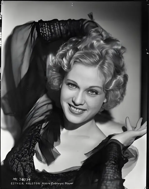 《渴望女人：多萝西·阿兹纳》影评：被好莱坞埋没的女导演，她的镜头下，女性欲望如此真实